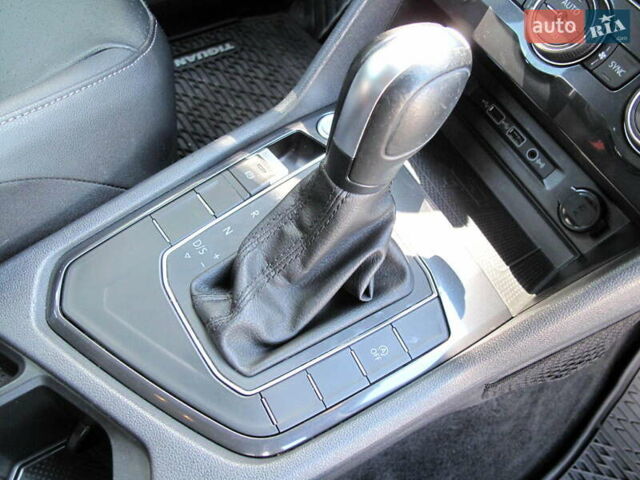 Красный Фольксваген Тигуан, объемом двигателя 2 л и пробегом 80 тыс. км за 21500 $, фото 47 на Automoto.ua