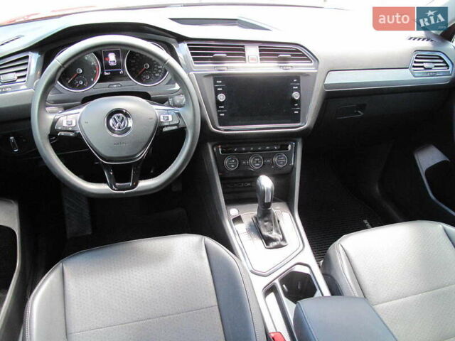 Красный Фольксваген Тигуан, объемом двигателя 2 л и пробегом 80 тыс. км за 21500 $, фото 88 на Automoto.ua