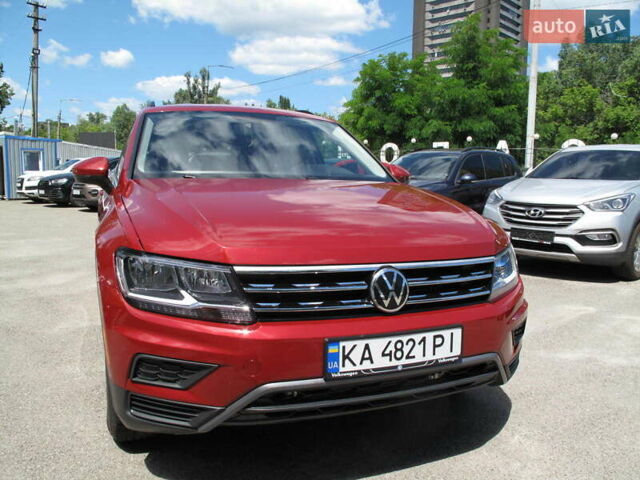 Красный Фольксваген Тигуан, объемом двигателя 2 л и пробегом 80 тыс. км за 21500 $, фото 3 на Automoto.ua