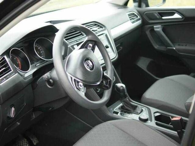 Красный Фольксваген Тигуан, объемом двигателя 2 л и пробегом 35 тыс. км за 13200 $, фото 14 на Automoto.ua