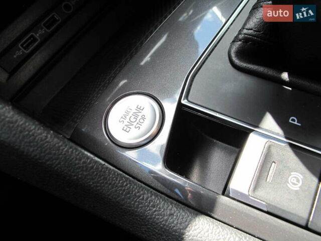 Красный Фольксваген Тигуан, объемом двигателя 2 л и пробегом 80 тыс. км за 21500 $, фото 82 на Automoto.ua