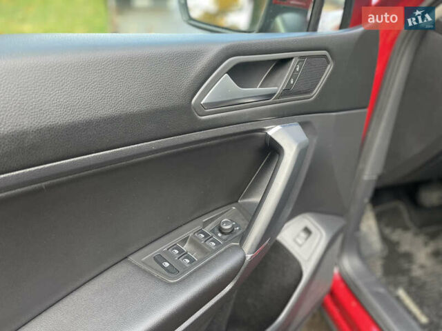 Червоний Фольксваген Тігуан, об'ємом двигуна 1.98 л та пробігом 74 тис. км за 22100 $, фото 20 на Automoto.ua