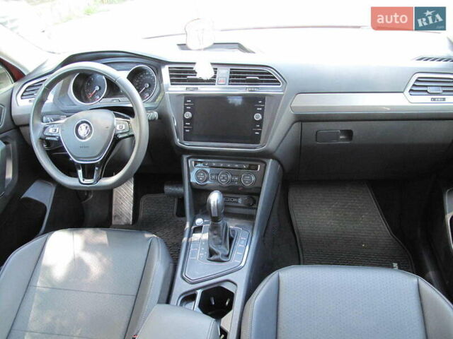 Красный Фольксваген Тигуан, объемом двигателя 2 л и пробегом 80 тыс. км за 21500 $, фото 53 на Automoto.ua