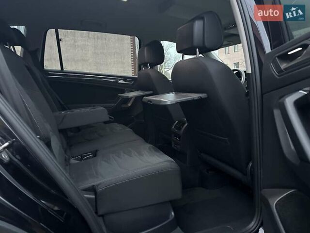 Красный Фольксваген Тигуан, объемом двигателя 2.03 л и пробегом 218 тыс. км за 27950 $, фото 59 на Automoto.ua