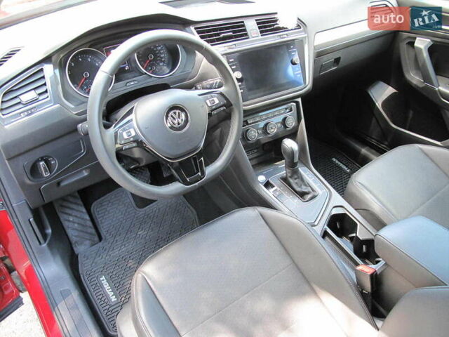 Красный Фольксваген Тигуан, объемом двигателя 2 л и пробегом 80 тыс. км за 21500 $, фото 31 на Automoto.ua