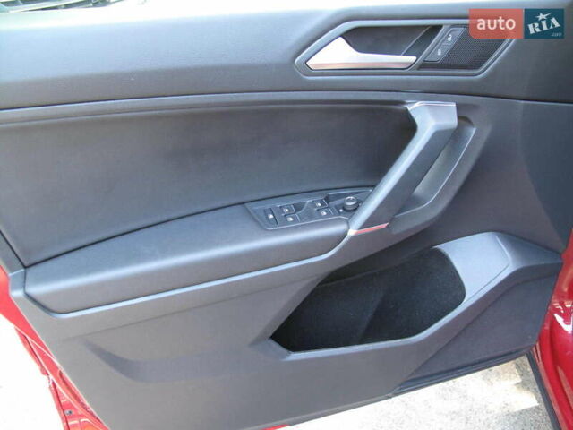 Красный Фольксваген Тигуан, объемом двигателя 2 л и пробегом 80 тыс. км за 21500 $, фото 14 на Automoto.ua