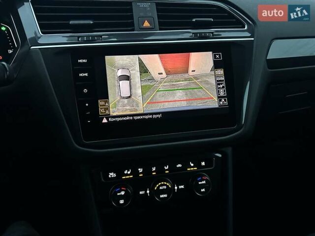 Красный Фольксваген Тигуан, объемом двигателя 2.03 л и пробегом 218 тыс. км за 27950 $, фото 74 на Automoto.ua