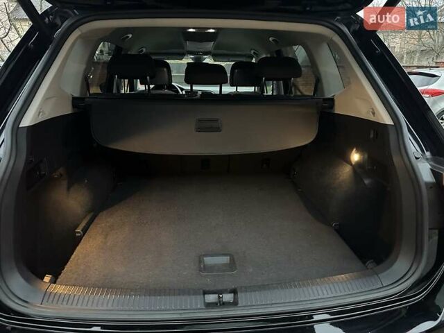 Красный Фольксваген Тигуан, объемом двигателя 2.03 л и пробегом 218 тыс. км за 27950 $, фото 67 на Automoto.ua