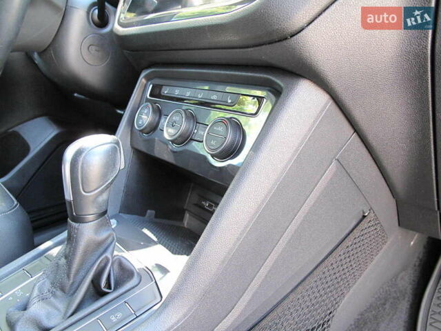 Красный Фольксваген Тигуан, объемом двигателя 2 л и пробегом 80 тыс. км за 21500 $, фото 45 на Automoto.ua