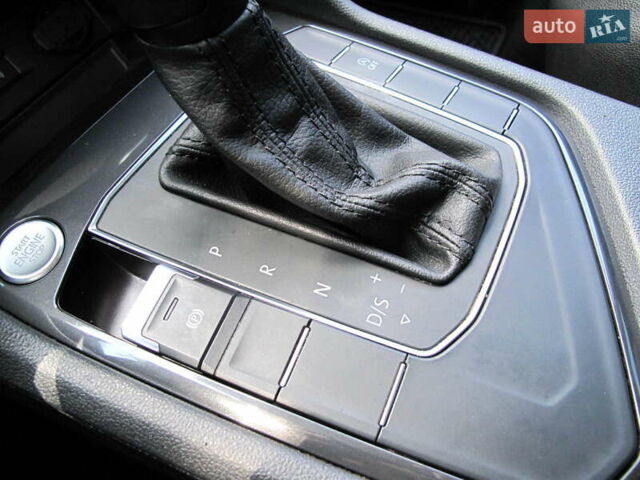 Красный Фольксваген Тигуан, объемом двигателя 2 л и пробегом 80 тыс. км за 21500 $, фото 74 на Automoto.ua