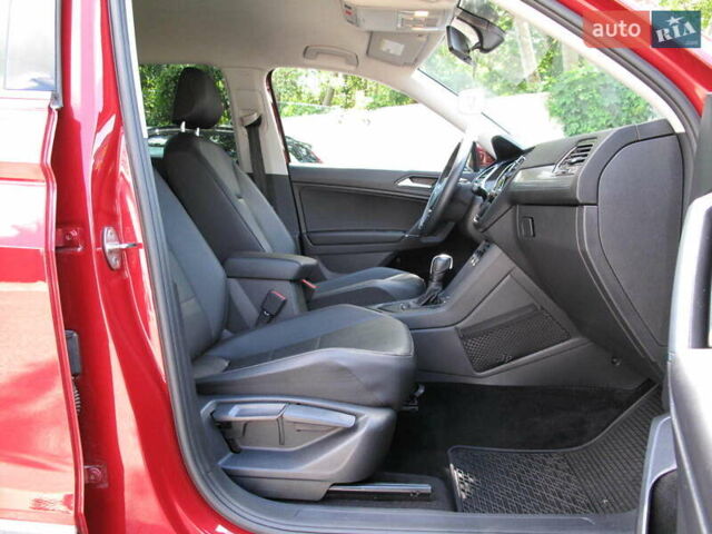 Красный Фольксваген Тигуан, объемом двигателя 2 л и пробегом 80 тыс. км за 21500 $, фото 40 на Automoto.ua