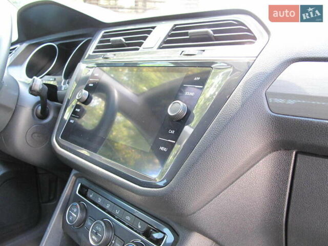 Красный Фольксваген Тигуан, объемом двигателя 2 л и пробегом 80 тыс. км за 21500 $, фото 44 на Automoto.ua