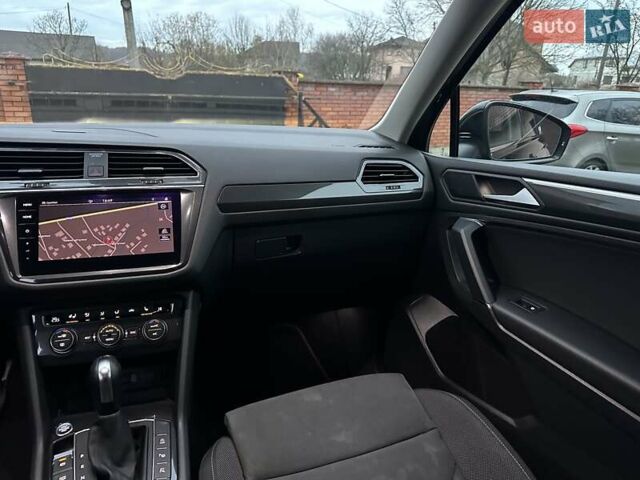 Красный Фольксваген Тигуан, объемом двигателя 2.03 л и пробегом 218 тыс. км за 27950 $, фото 57 на Automoto.ua