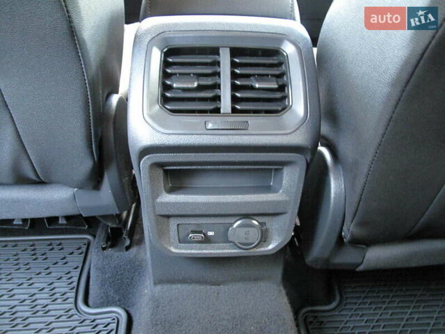 Красный Фольксваген Тигуан, объемом двигателя 2 л и пробегом 80 тыс. км за 21500 $, фото 27 на Automoto.ua