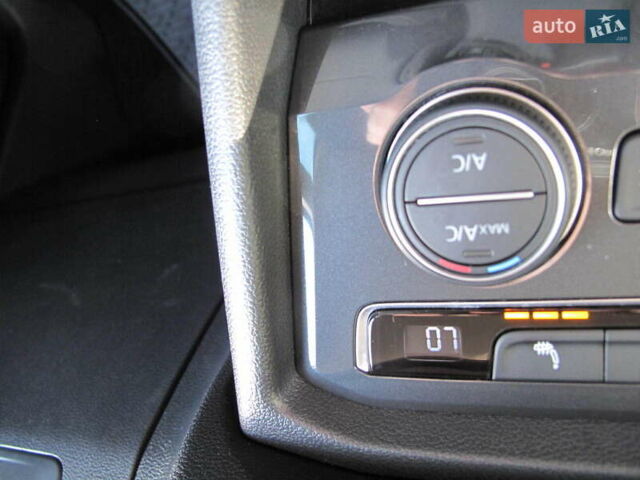 Красный Фольксваген Тигуан, объемом двигателя 2 л и пробегом 80 тыс. км за 21500 $, фото 80 на Automoto.ua