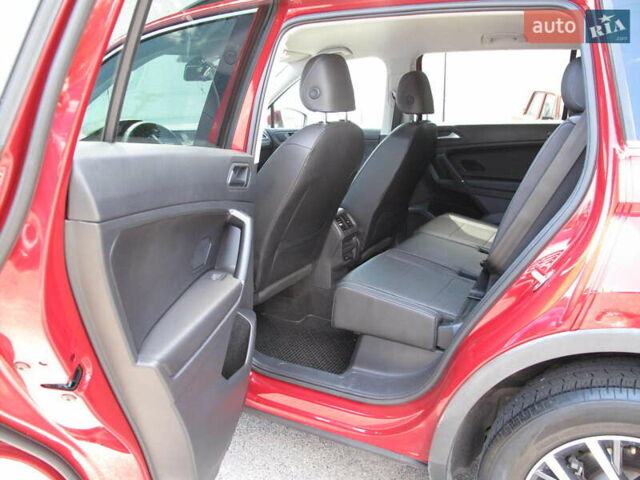 Красный Фольксваген Тигуан, объемом двигателя 2 л и пробегом 80 тыс. км за 21500 $, фото 87 на Automoto.ua