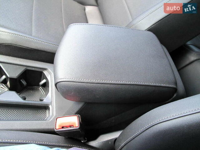 Красный Фольксваген Тигуан, объемом двигателя 2 л и пробегом 80 тыс. км за 21500 $, фото 78 на Automoto.ua