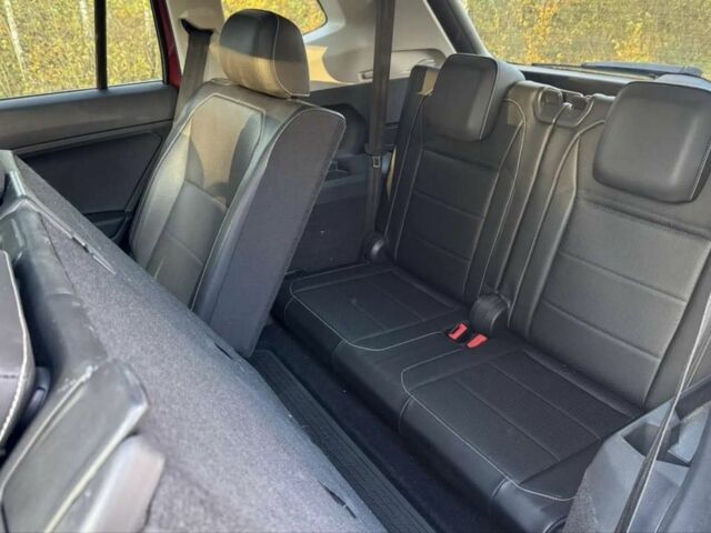 Красный Фольксваген Тигуан, объемом двигателя 0 л и пробегом 106 тыс. км за 14500 $, фото 11 на Automoto.ua