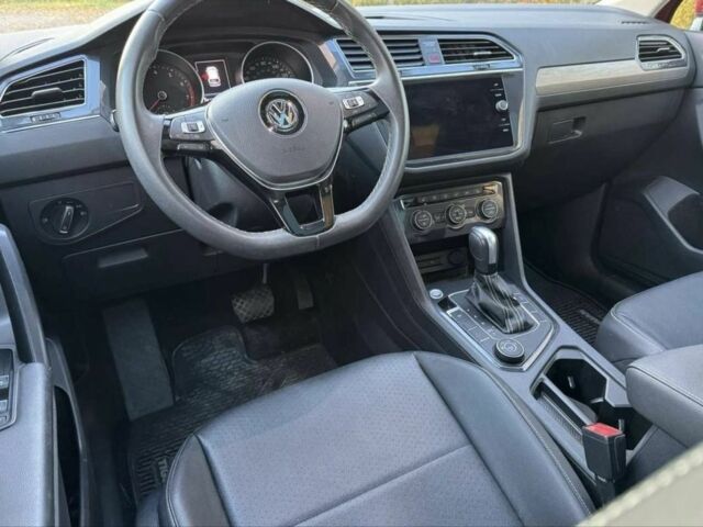 Красный Фольксваген Тигуан, объемом двигателя 0 л и пробегом 106 тыс. км за 14500 $, фото 7 на Automoto.ua