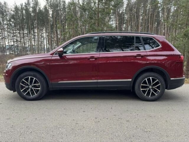 Красный Фольксваген Тигуан, объемом двигателя 0 л и пробегом 106 тыс. км за 14500 $, фото 5 на Automoto.ua