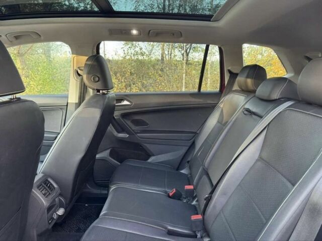 Красный Фольксваген Тигуан, объемом двигателя 0 л и пробегом 106 тыс. км за 14500 $, фото 10 на Automoto.ua