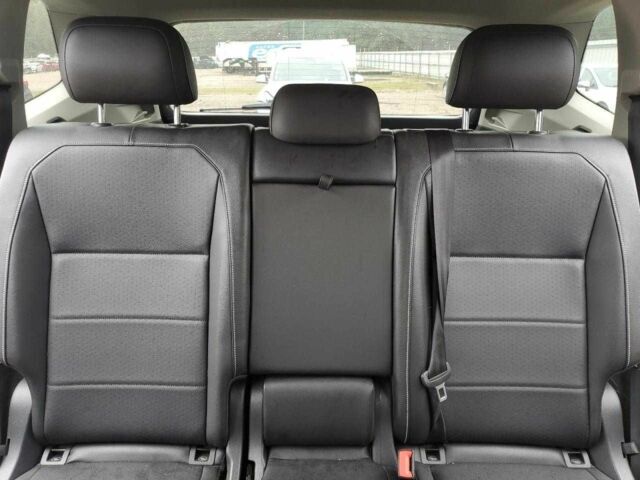 Красный Фольксваген Тигуан, объемом двигателя 2 л и пробегом 97 тыс. км за 13000 $, фото 10 на Automoto.ua