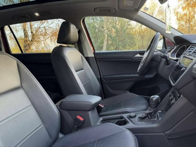 Красный Фольксваген Тигуан, объемом двигателя 0 л и пробегом 106 тыс. км за 14500 $, фото 9 на Automoto.ua