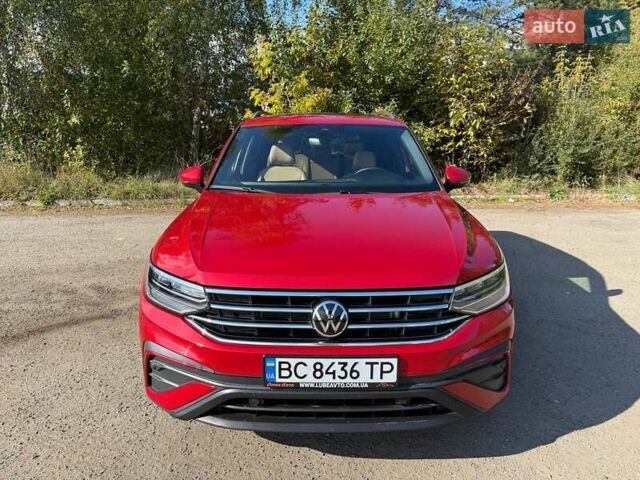 Червоний Фольксваген Тігуан, об'ємом двигуна 1.98 л та пробігом 16 тис. км за 32000 $, фото 1 на Automoto.ua