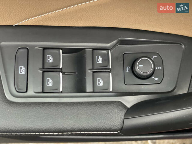 Червоний Фольксваген Тігуан, об'ємом двигуна 1.98 л та пробігом 51 тис. км за 26999 $, фото 66 на Automoto.ua