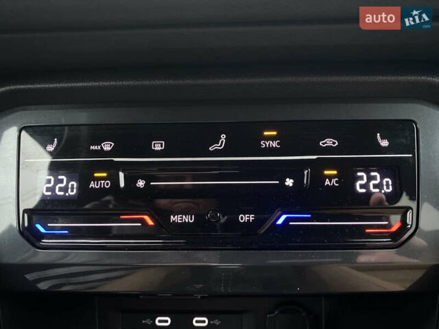 Червоний Фольксваген Тігуан, об'ємом двигуна 1.98 л та пробігом 51 тис. км за 26999 $, фото 45 на Automoto.ua