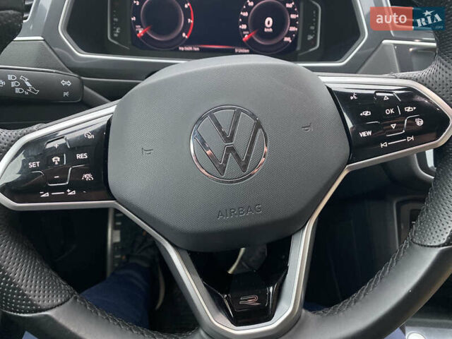 Червоний Фольксваген Тігуан, об'ємом двигуна 1.98 л та пробігом 51 тис. км за 26999 $, фото 44 на Automoto.ua