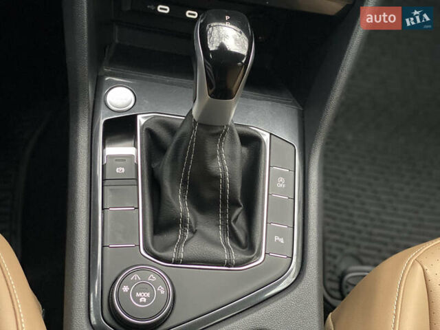 Червоний Фольксваген Тігуан, об'ємом двигуна 1.98 л та пробігом 51 тис. км за 26999 $, фото 74 на Automoto.ua