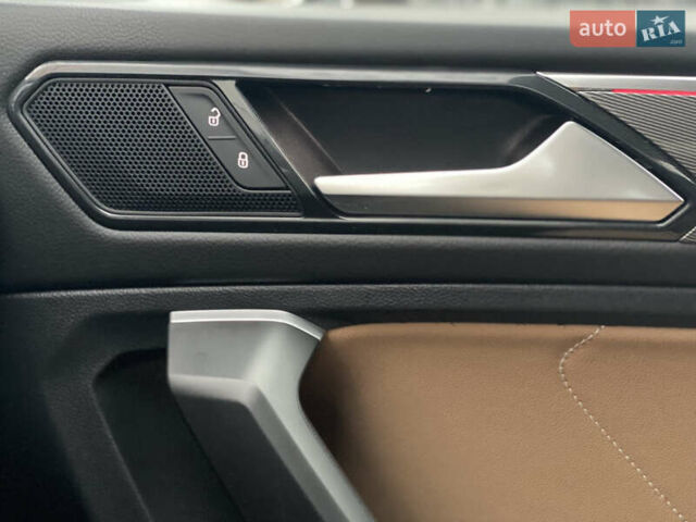 Червоний Фольксваген Тігуан, об'ємом двигуна 1.98 л та пробігом 51 тис. км за 26999 $, фото 71 на Automoto.ua