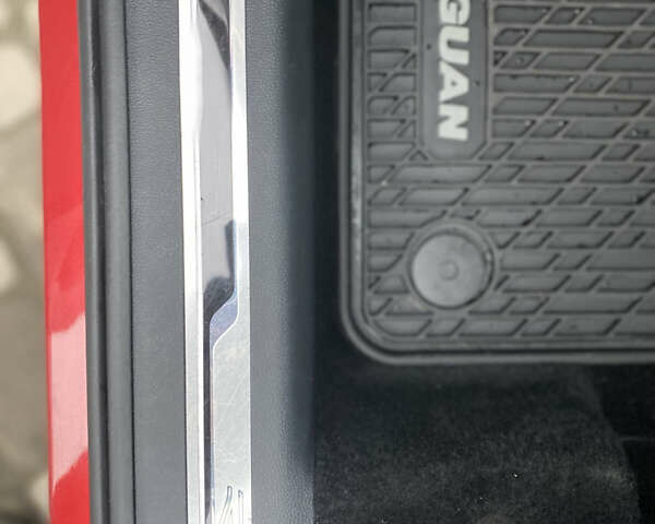 Червоний Фольксваген Тігуан, об'ємом двигуна 1.98 л та пробігом 51 тис. км за 26999 $, фото 50 на Automoto.ua