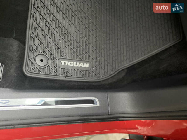 Червоний Фольксваген Тігуан, об'ємом двигуна 1.98 л та пробігом 51 тис. км за 26999 $, фото 51 на Automoto.ua