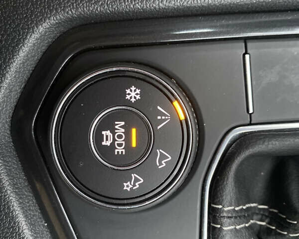 Червоний Фольксваген Тігуан, об'ємом двигуна 1.98 л та пробігом 51 тис. км за 26999 $, фото 53 на Automoto.ua