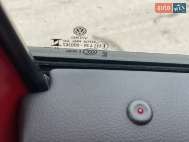 Червоний Фольксваген Тігуан, об'ємом двигуна 1.98 л та пробігом 51 тис. км за 26999 $, фото 57 на Automoto.ua