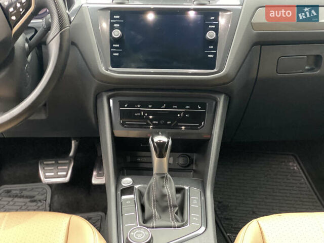 Червоний Фольксваген Тігуан, об'ємом двигуна 1.98 л та пробігом 51 тис. км за 26999 $, фото 63 на Automoto.ua