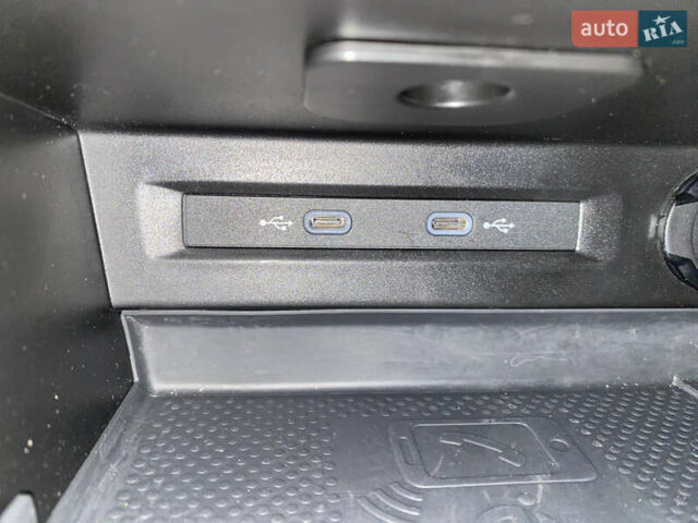 Червоний Фольксваген Тігуан, об'ємом двигуна 1.98 л та пробігом 51 тис. км за 26999 $, фото 48 на Automoto.ua