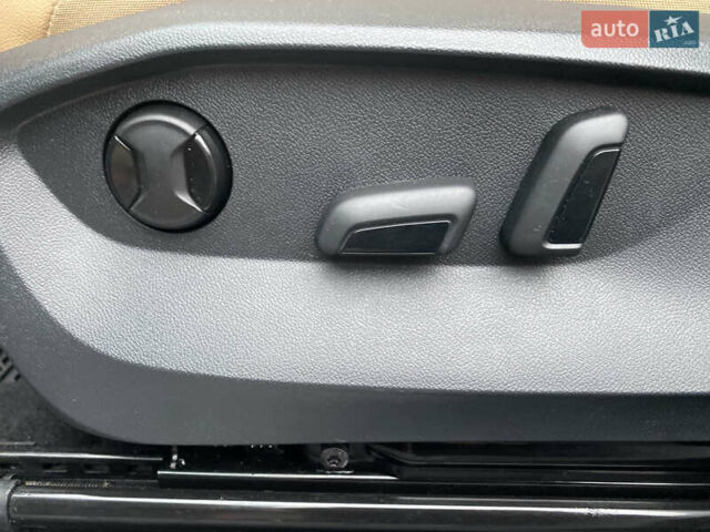 Червоний Фольксваген Тігуан, об'ємом двигуна 1.98 л та пробігом 51 тис. км за 26999 $, фото 52 на Automoto.ua