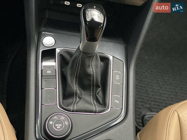 Червоний Фольксваген Тігуан, об'ємом двигуна 1.98 л та пробігом 51 тис. км за 26999 $, фото 70 на Automoto.ua