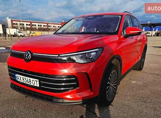 Красный Фольксваген Тигуан, объемом двигателя 1.97 л и пробегом 32 тыс. км за 45000 $, фото 1 на Automoto.ua