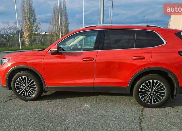 Красный Фольксваген Тигуан, объемом двигателя 1.97 л и пробегом 32 тыс. км за 45000 $, фото 3 на Automoto.ua