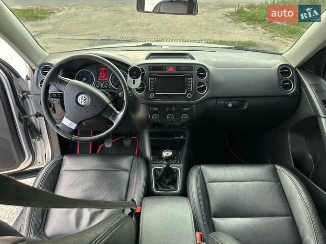 Фольксваген Тигуан, объемом двигателя 2 л и пробегом 262 тыс. км за 9800 $, фото 13 на Automoto.ua