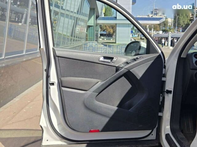 Фольксваген Тигуан, объемом двигателя 2 л и пробегом 124 тыс. км за 9900 $, фото 16 на Automoto.ua