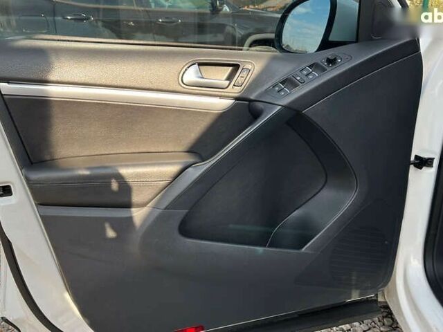 Фольксваген Тігуан, об'ємом двигуна 1.4 л та пробігом 270 тис. км за 13999 $, фото 26 на Automoto.ua