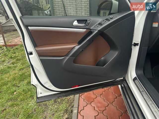 Фольксваген Тігуан, об'ємом двигуна 1.97 л та пробігом 232 тис. км за 15999 $, фото 13 на Automoto.ua