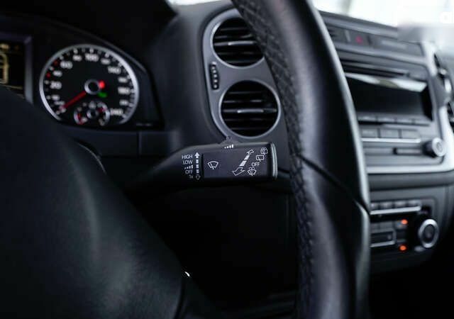 Фольксваген Тигуан, объемом двигателя 2 л и пробегом 77 тыс. км за 17587 $, фото 17 на Automoto.ua