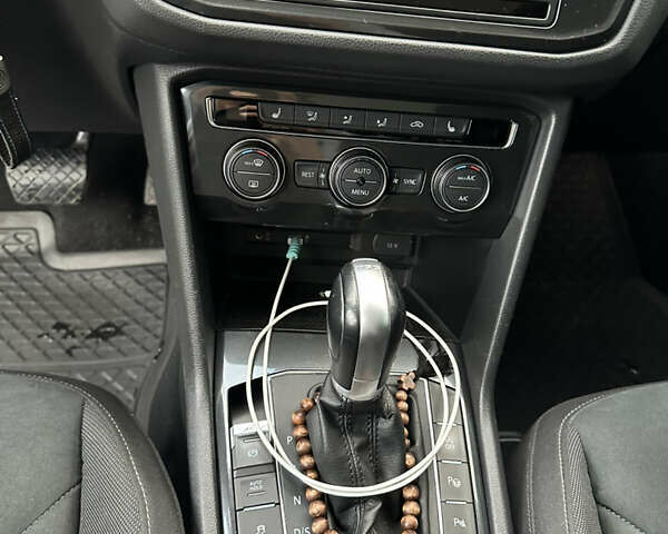 Фольксваген Тигуан, объемом двигателя 1.98 л и пробегом 198 тыс. км за 23500 $, фото 9 на Automoto.ua