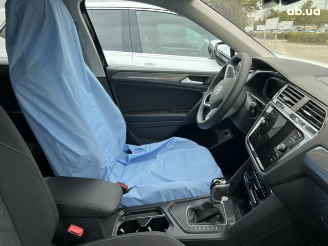 Фольксваген Тигуан, объемом двигателя 2 л и пробегом 0 тыс. км за 52384 $, фото 28 на Automoto.ua